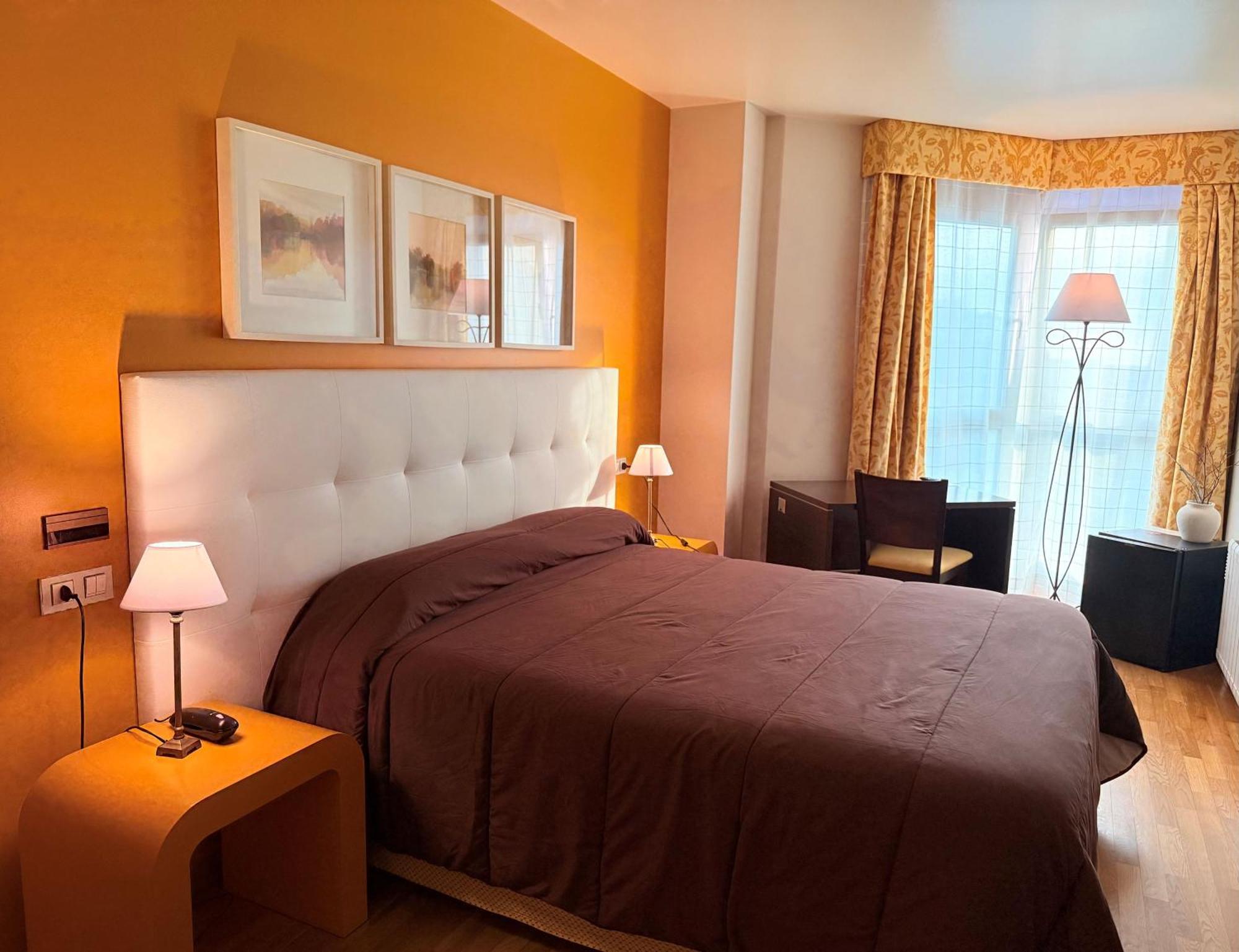 Hotel Bouza รีบาเดโอ ภายนอก รูปภาพ