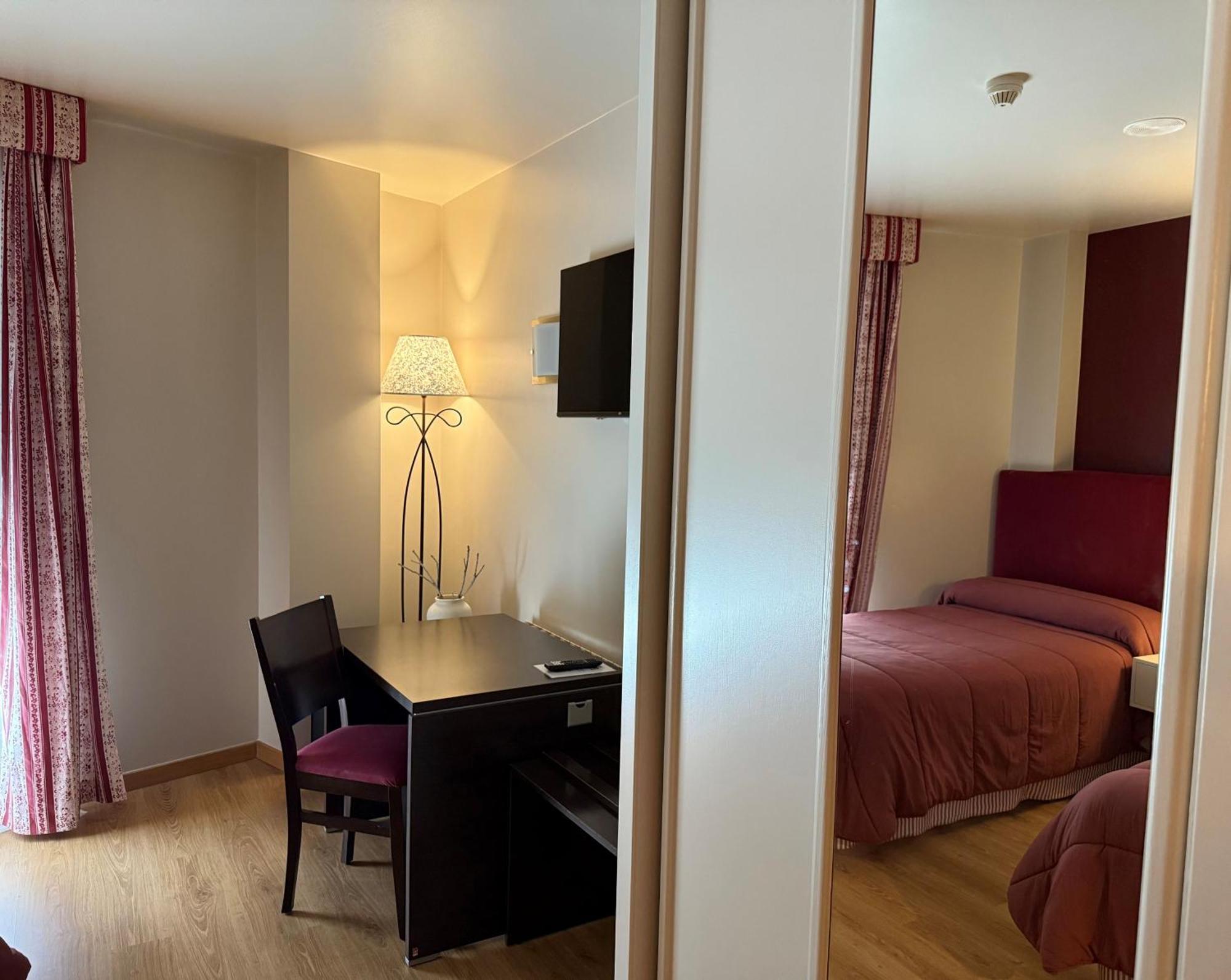 Hotel Bouza รีบาเดโอ ภายนอก รูปภาพ
