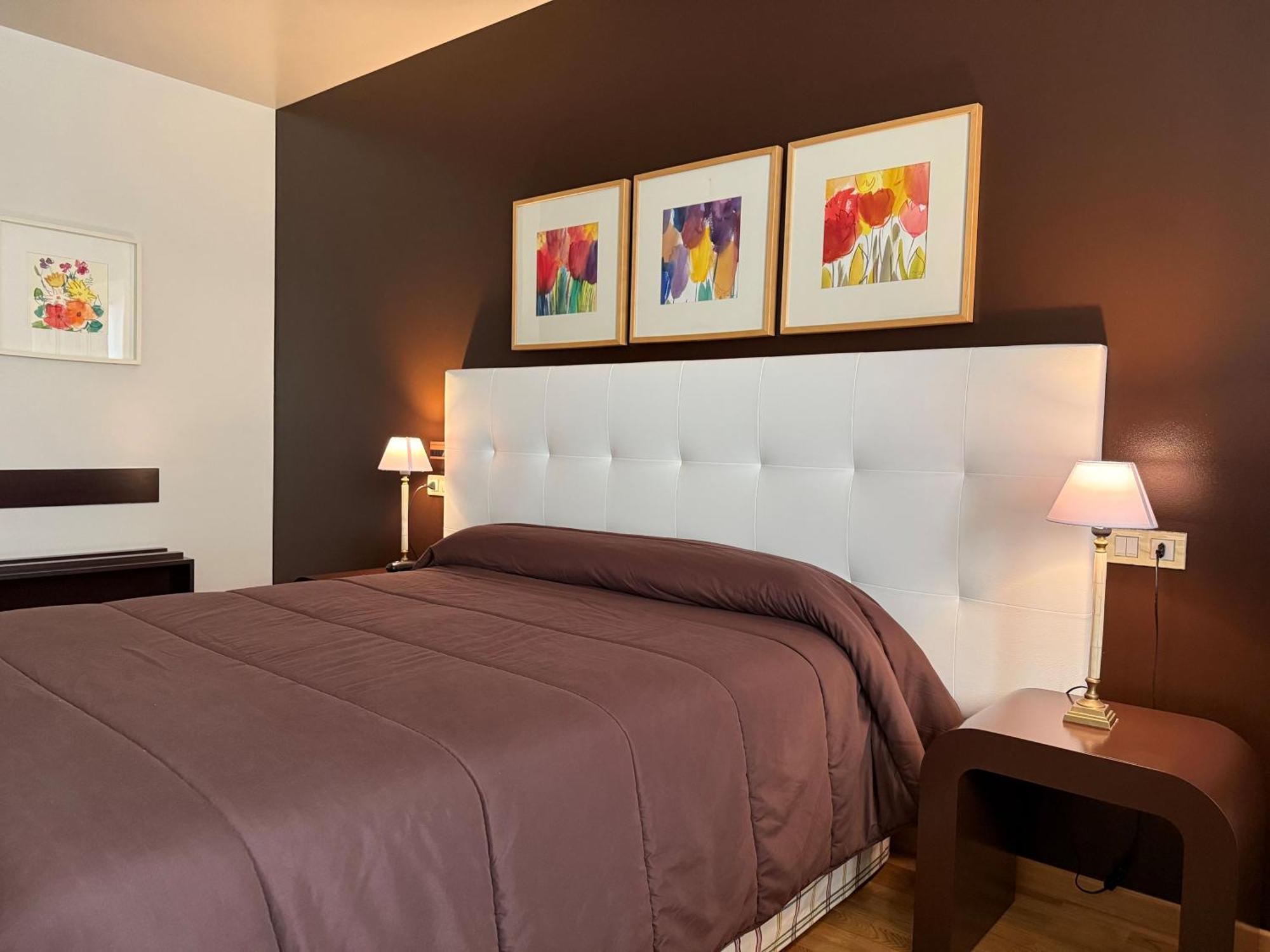 Hotel Bouza รีบาเดโอ ภายนอก รูปภาพ