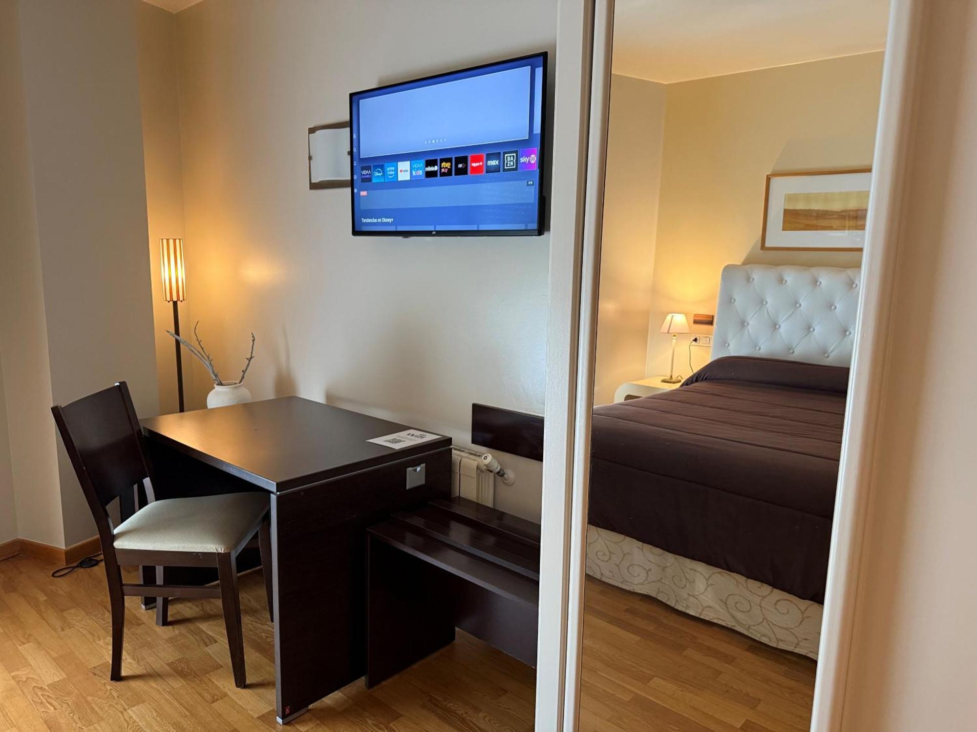 Hotel Bouza รีบาเดโอ ภายนอก รูปภาพ