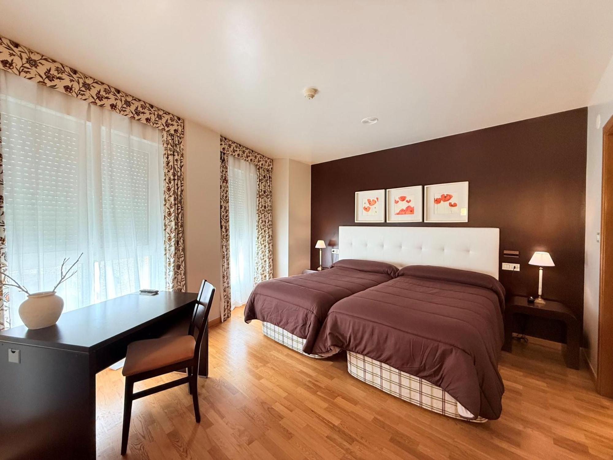 Hotel Bouza รีบาเดโอ ภายนอก รูปภาพ
