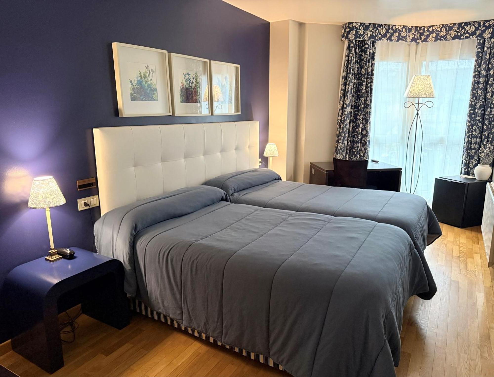Hotel Bouza รีบาเดโอ ภายนอก รูปภาพ