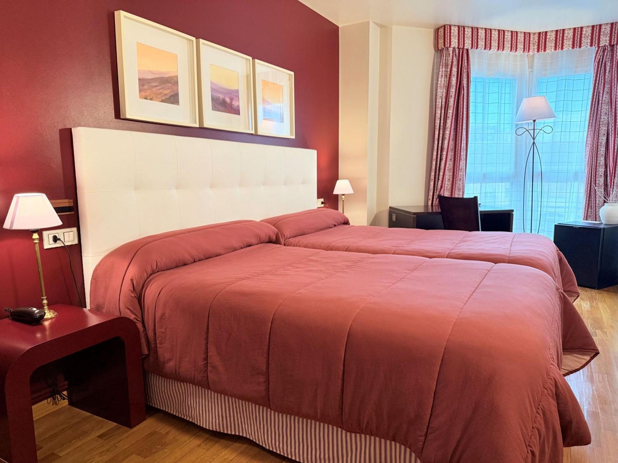 Hotel Bouza รีบาเดโอ ภายนอก รูปภาพ