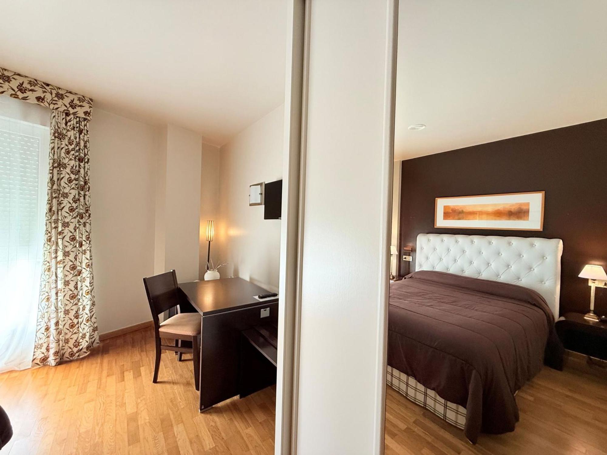 Hotel Bouza รีบาเดโอ ภายนอก รูปภาพ